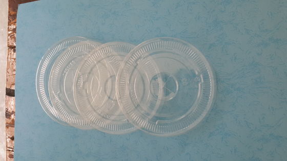 China Flat Round Transprent fria bebendo copos de papel com tampas Centro Buraco 80 milímetros / 90 milímetros fornecedor