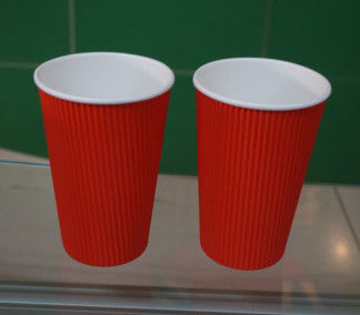 China Os copos de papel da ondinha vermelha do papel revestido do PE isolaram copos de café com tampas 500ml fornecedor