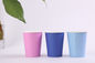 O azul cor-de-rosa leva embora os copos de café de papel imprimiu copos de café afastados fornecedor