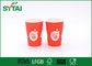 Pouco do lance vermelho material de papel dos copos de café afastado, produto comestível 100% fornecedor